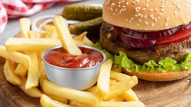 Hamburgerin yanında hangi atıştırmalık favorin?