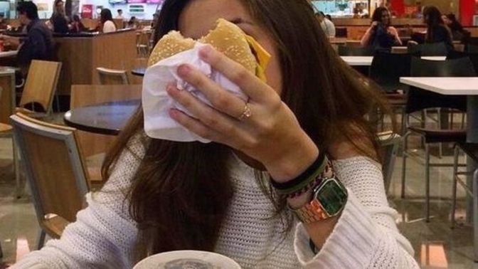 Bir oturuşta kaç tane hamburger yiyebilirsiniz?
