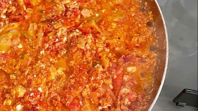 Yılların sorusu; sizce menemen soğanlı mı olur, soğansız mı?