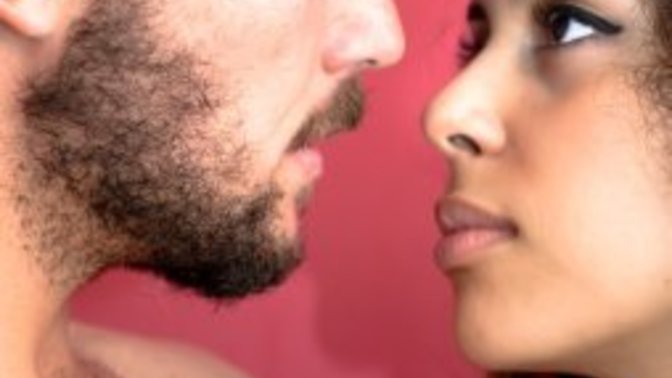 Partnerinizin sevişirken size tepki vermemesi motivasyonunuzu düşürür mü? Bu durumda kendinizi eksik hissedermisiniz?