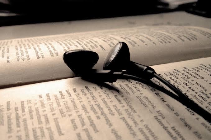 Geceye bir şarkı bırakır mısın 🎧?