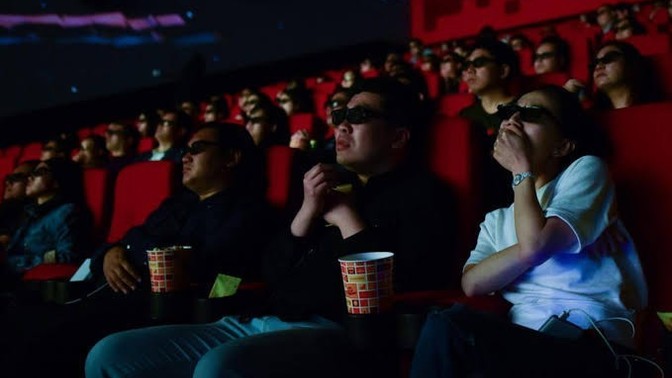 Filmi sinemada izlemeyi mi yoksa evde izlemeyi mi seversiniz?