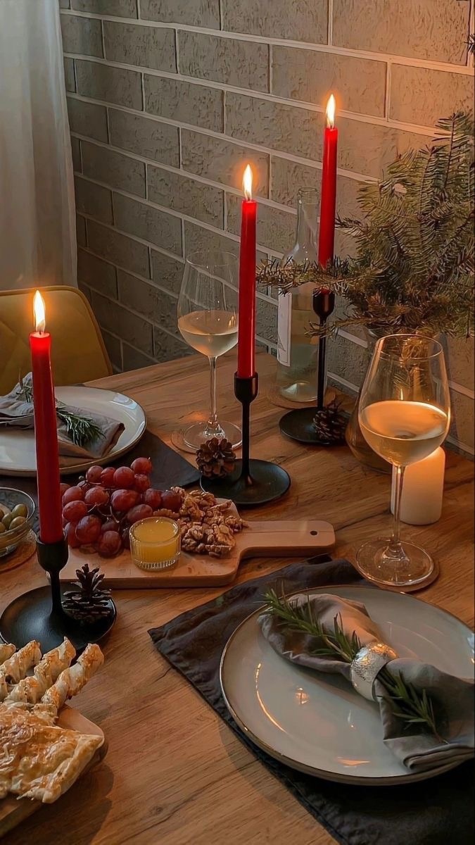 Yılbaşı yemeğine bir kişiyi davet edecek olsanız kimi davet ederdiniz ve ne hazırlardınız👩🏻‍🍳?