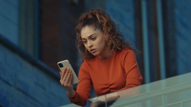 Eski sevgilimle fakeden konuşuyorum, ne yapmalıyım?