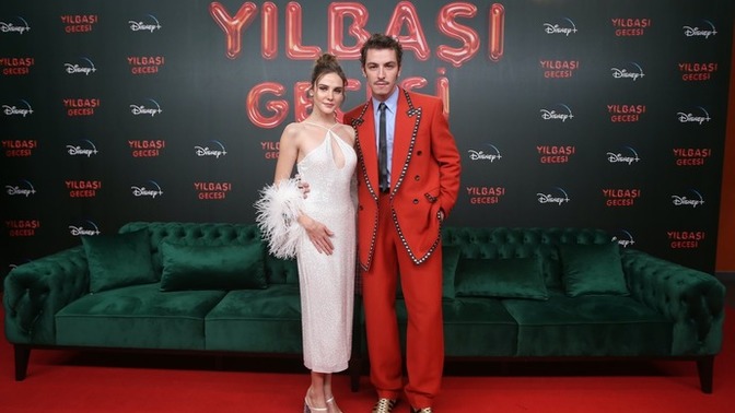 Yılbaşı temalı kıyafetleriniz var mı?