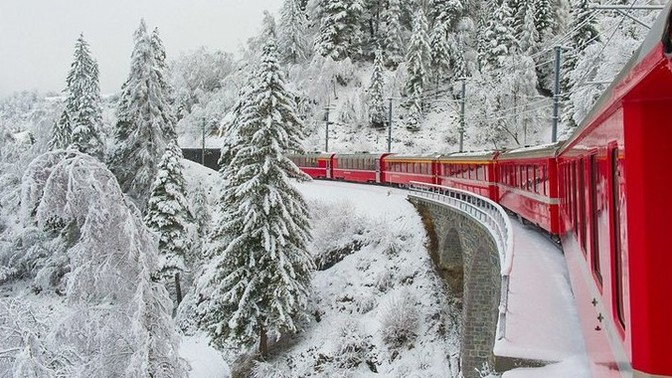 Tren seyahatini karlı havada yapmanın tadı bir başka olmaz mı?