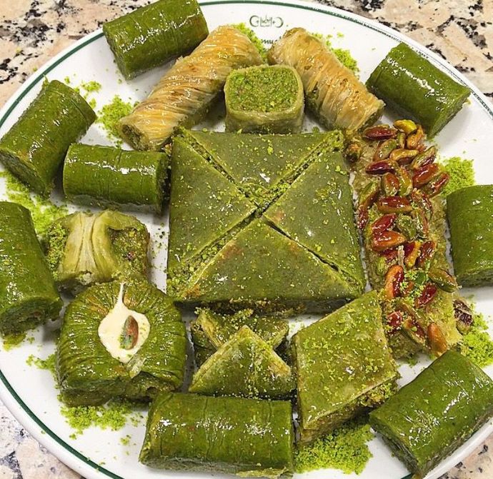 Şerbetli tatlıları fıstıklı mı yoksa cevizli mi seversiniz?