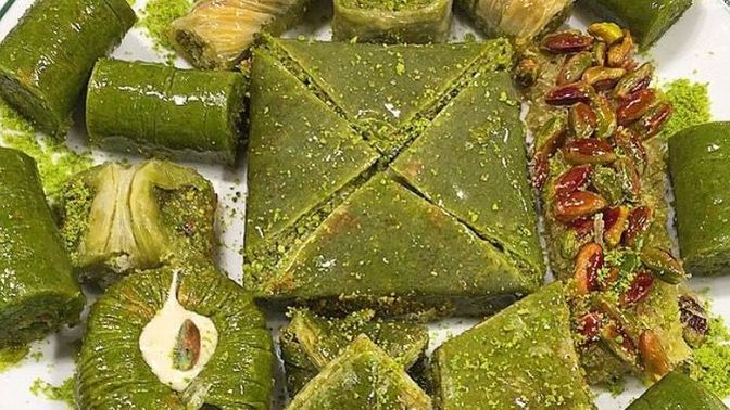 Şerbetli tatlıları fıstıklı mı yoksa cevizli mi seversiniz?