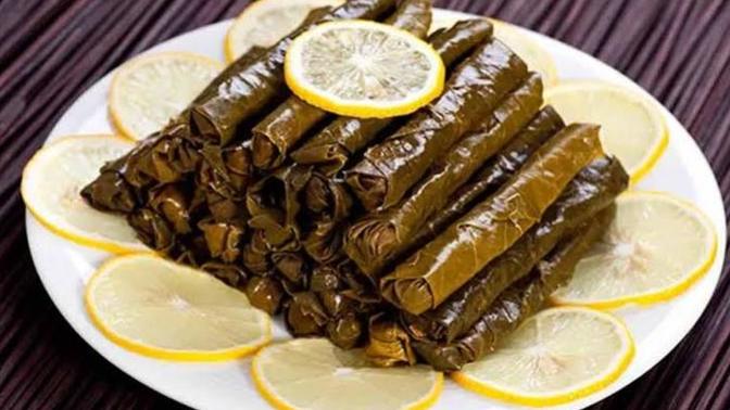 Dolma/sarma dediğin etli mi olur etsiz mi?