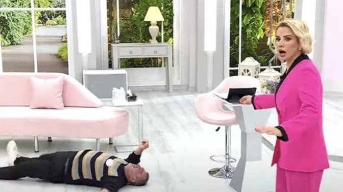 Kocasının tiki olan kelimeyi söyleyip kocasını bayıltan kadın! Bu kadın sizce kocasına karşı bug mu bulmuş?