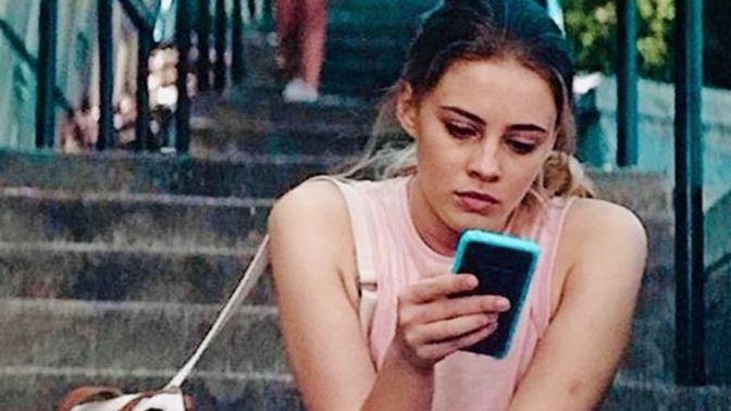 Sevgilim telefon almak için benden kredi çekmemi istedi. İsteği saçma değil mi?