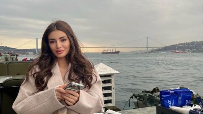 Erkekler beğenmediği kızlarla cafelere gitmez mi?