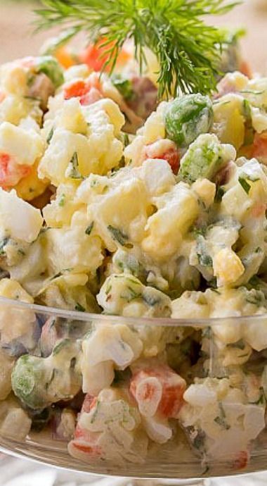 Rus salatası hangi yemeklerle birlikte servis edilir?