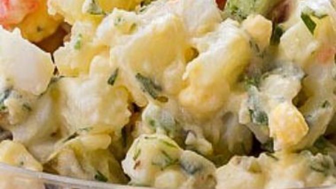 Rus salatası hangi yemeklerle birlikte servis edilir?