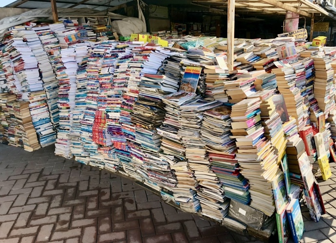 Kitaplarını bağışlar mısın yoksa kitaplığında saklar mısın?