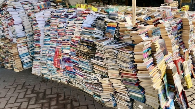 Kitaplarını bağışlar mısın yoksa kitaplığında saklar mısın?