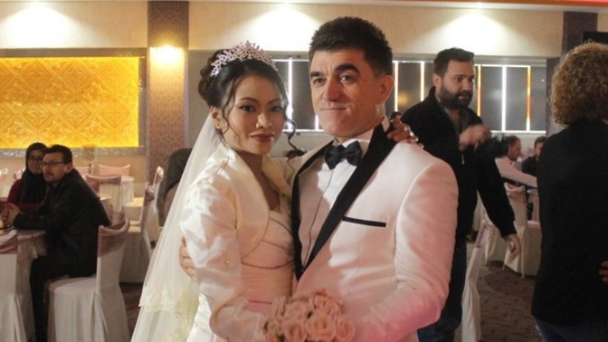 Kız arkadaşımın kültüründe garip bir cinsel gelenek var. Kandırılıyor muyum?