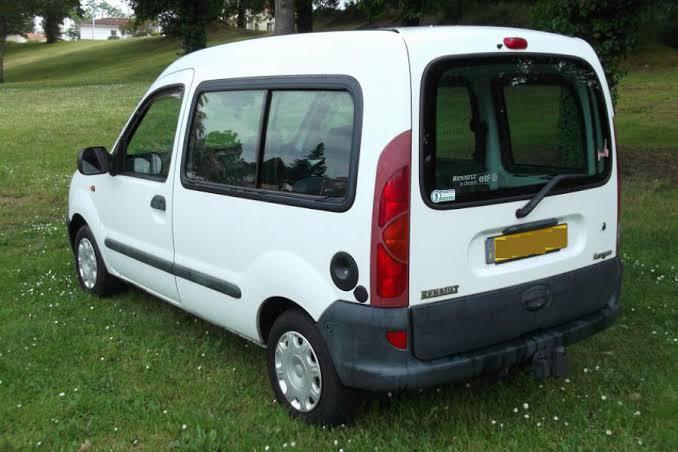 Kangoo 1.4 RNA'ya hastayım. Nedense pek tutulmadı. Mavi ve yeşil renkleri güzel duruyor.