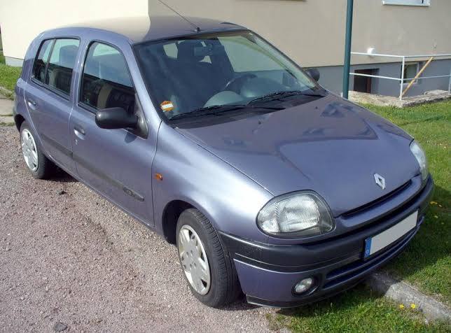 Rengi kötü ama Clio-2'yi çok severim. 
