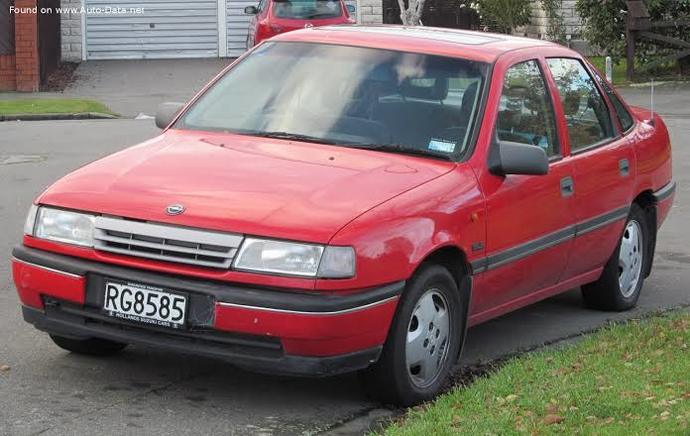 Vectra A. Liftback karoserini de sevmiyor değilim.