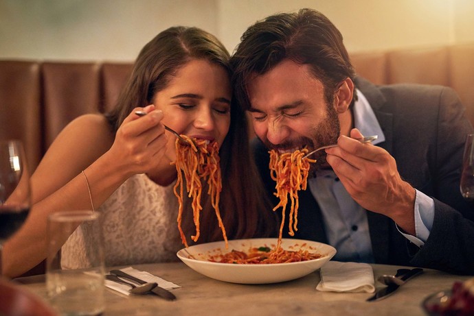 İlk buluşmada spagetti yemek cesaret işi midir?