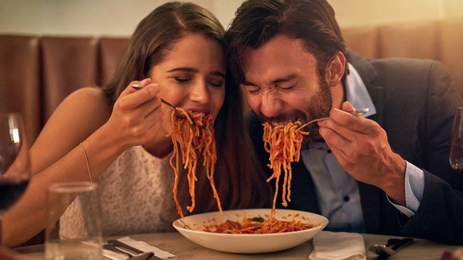 İlk buluşmada spagetti yemek cesaret işi midir?