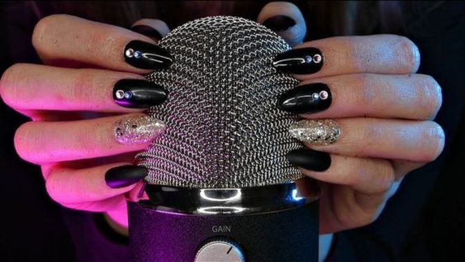 Asmr dinliyor musun?