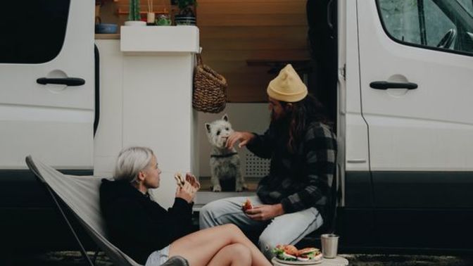 Karavanda kadın olarak tek yaşıyorum. Ailem çok sorun yapıyor, ne yapabilirim?