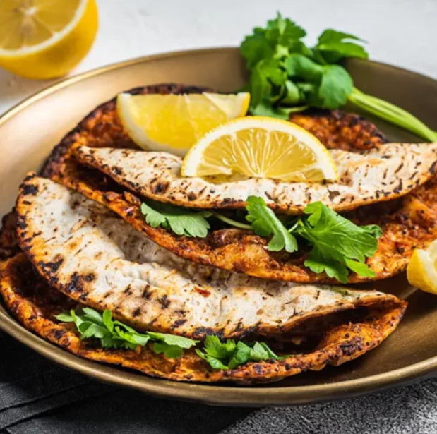 Lahmacun ile hamburger arasında kalsan hangi tarafı seçerdin?