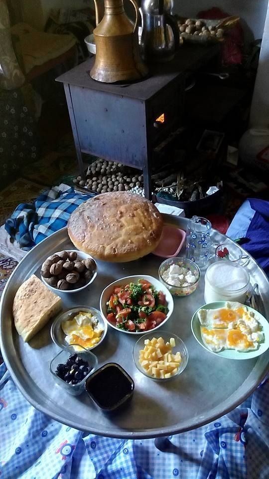 Yer sofrasında mı yoksa masada mı yemek yemek senin için daha rahat?