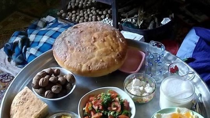 Yer sofrasında mı yoksa masada mı yemek yemek senin için daha rahat?