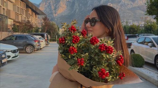 Kokina çiçeği almayan kaç kişi kaldık?