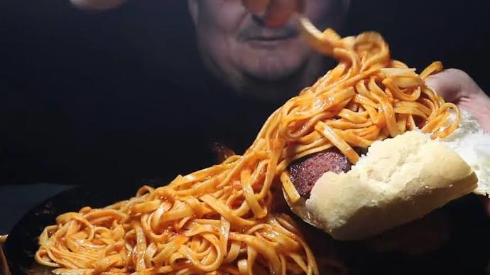 Makarna yerken yanında ekmek tüketiyor musunuz?