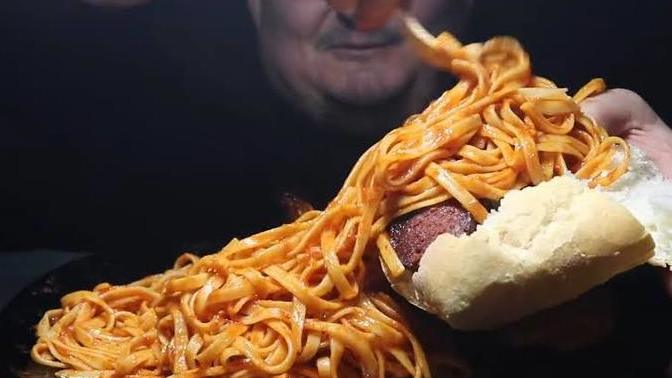 Makarna yerken yanında ekmek tüketiyor musunuz?