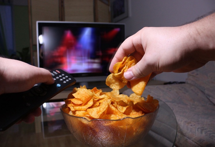 Tv karşısında yemek yemek ne kadar sağlıklı?