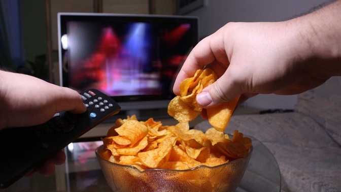 Tv karşısında yemek yemek ne kadar sağlıklı?