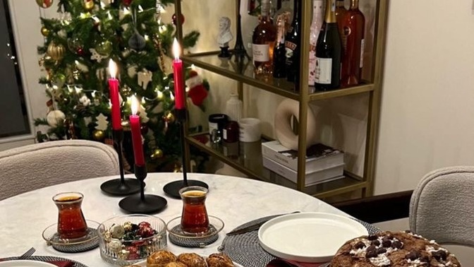 Yılbaşı akşamı misafirlere şarap yerine çay ikram etsem bir daha bize gelmek istemezler mi?