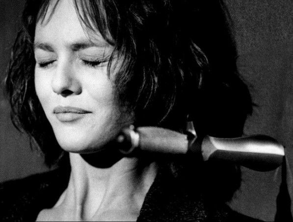 Neyi bekliyorsun Adel?