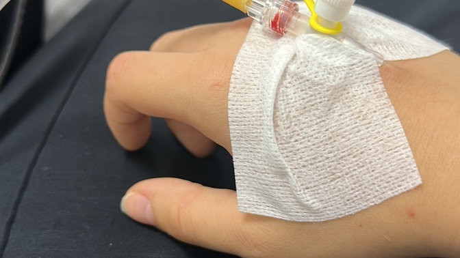 Hasta oldum serum taktırdım sma mide bulantım artmaya başladı?