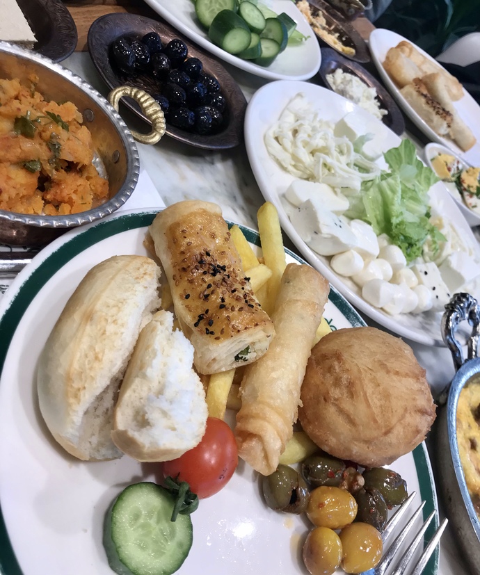 Serpme kahvaltı sever misiniz?