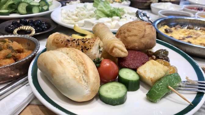 Serpme kahvaltı sever misiniz?