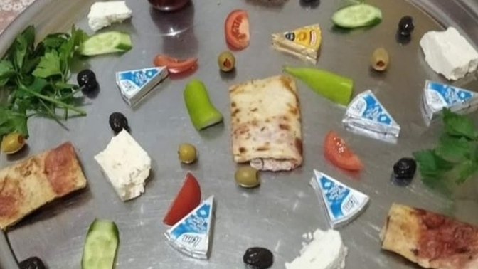 Bugün sizlere böyle serpme bir kahvaltı hazırladım, nasıl olmuş sizce?