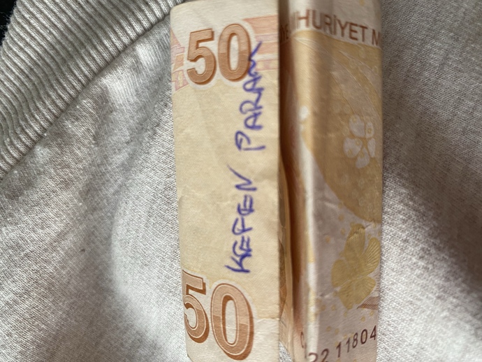 Para üstü diye gelen paraya bakın, belam olur mu? . D?