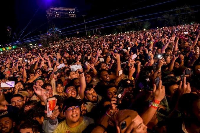 Konserlerde kendini kaptıran taraf mı yoksa sakince müziği dinleyen taraf mısın?