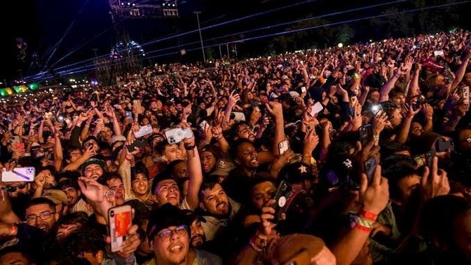 Konserlerde kendini kaptıran taraf mı yoksa sakince müziği dinleyen taraf mısın?