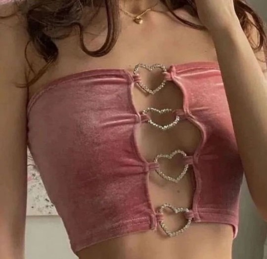 Crop aksesuarları mı daha güzel bacak aksesuarları mı?