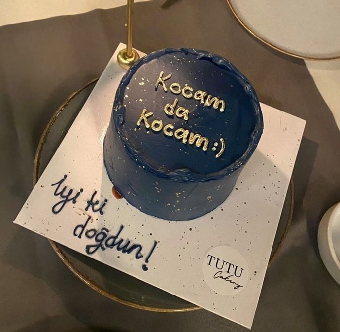 Eşinizin doğum günü pastasına ne yazdırırdınız?