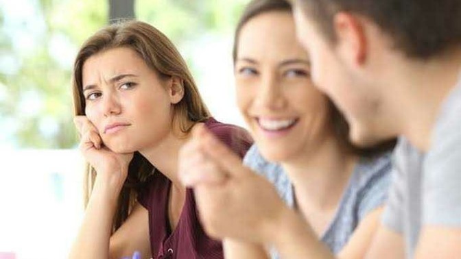 Kıskanılmak mı daha çok hoşuna gider özgür bırakılmak mı?