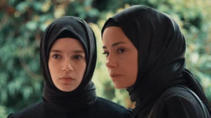 Fox tv de yayınlanan Kızıl Goncalar dizisini izliyor musunuz?