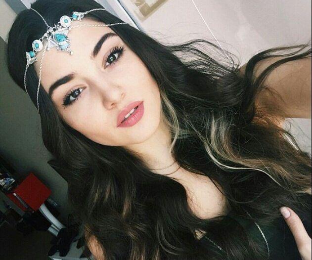 Hande Erçel'in yeni saç rengini nasıl buldunuz?